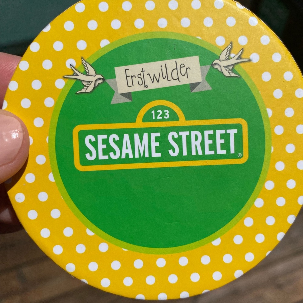 NIB ~ ERSTWILDER SESAME STREET ZOE BROOCH - Picture 2 of 4